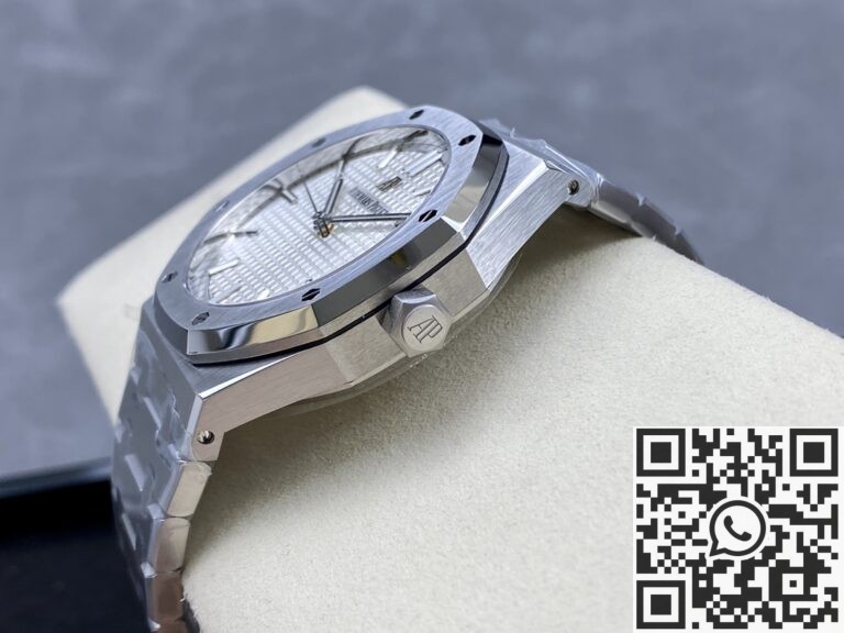 ZF Factory Replica Audemars Piguet Royal Oak 15500ST.OO.1220ST.04 White Dial