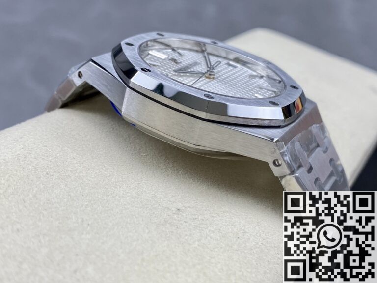 ZF Factory Replica Audemars Piguet Royal Oak 15500ST.OO.1220ST.04 White Dial